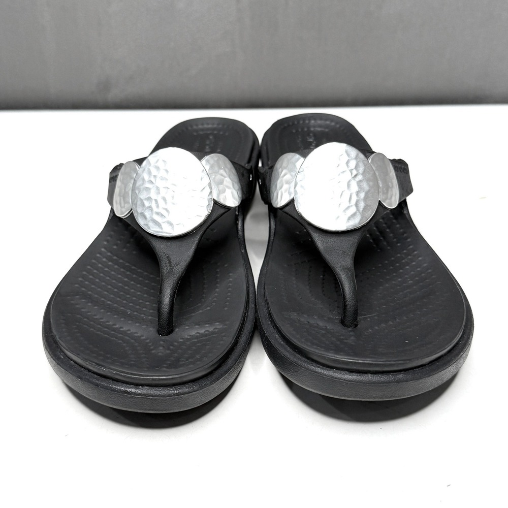 Crocs Sanrah Wedge Flip Flops Womens 6 Black Silver Hammered Circle Thong Sandal